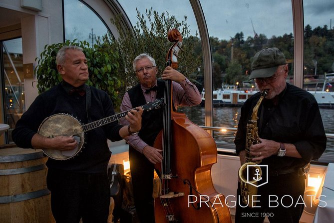 Prague Boats 3-hour Dinner Cruise - Entertainment and Ambiance