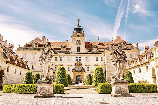 Prague-Vienna One-Way Sightseeing Day Tour - Baroque Palaces