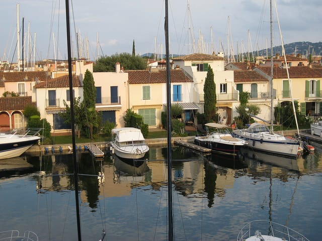 Saint Tropez and Port Grimaud: Full-Day Tour - Visiting Sainte-Maxime