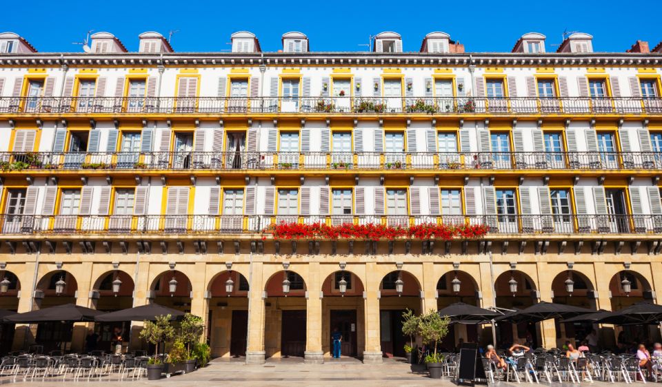 San Sebastian Complete Private Walking Tour + Monte Igeldo - Exploring San Sebastiáns Old Town