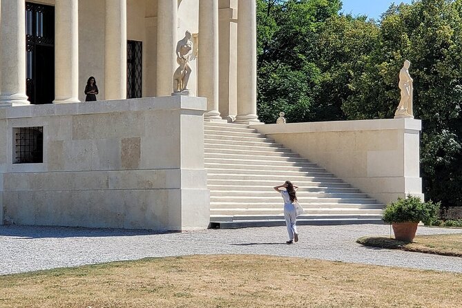 Self Guided E-Bike Tour Among the Palladian Villas of Vicenza - Navigating the Villas