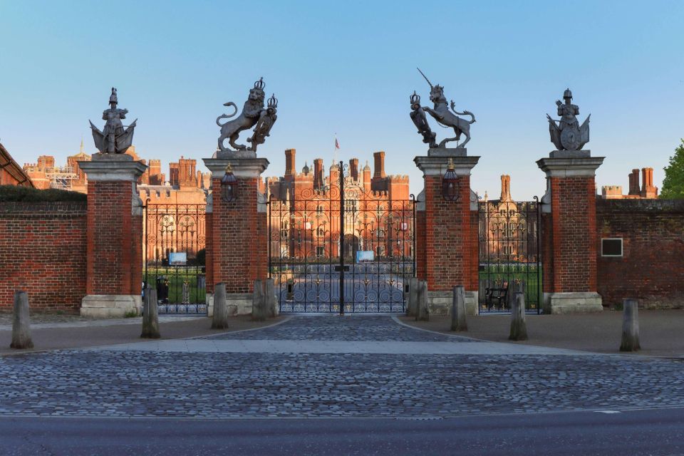 Skip-The-Line Hamptoncourtpalace Guided Day Trip From London - Private Guide and Skip-the-Line