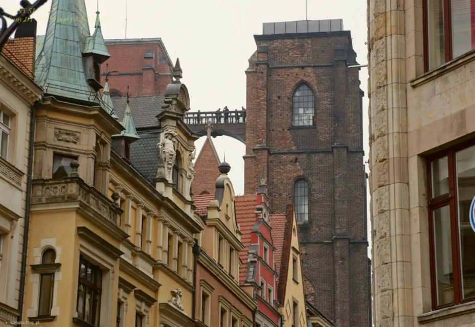 Wroclaw: Secrets of Wroclaw Walking Tour (2 Hours) - Tour Duration and Group Size