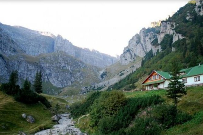 1 Day CARPATHIAN PEAKS & CHALETS Hike - Small Group Intimate Experience