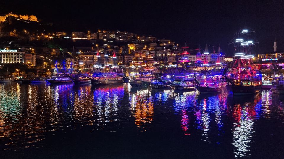 Alanya: Sunset Cruise With Dinner - Onboard Amenities