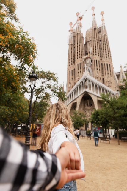 Barcelona: Express Walk With a Local in 90 Minutes - Meeting Point Details