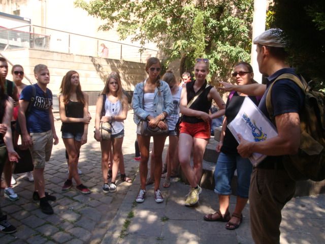 Barcelona: Gothic Quarter Walking Tour - Recommended Attire and Gear