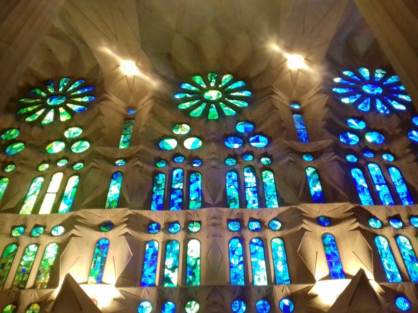 Barcelona: Montserrat & Sagrada Familia Guided Tour - Sagrada Familia Activities