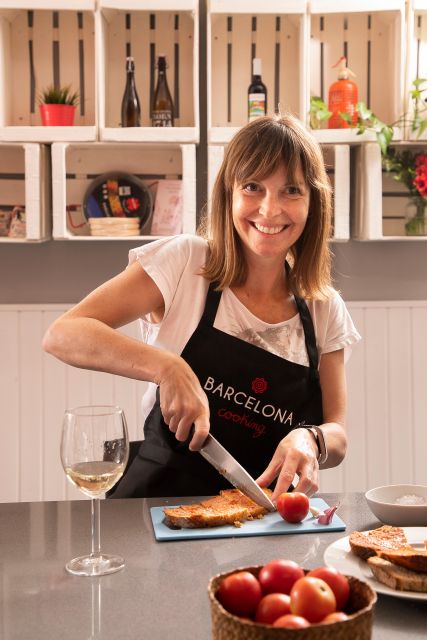 Barcelona: Premium Tapas & Paella Cooking Class - Instructor Language