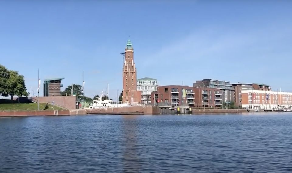 Bremerhaven: Sailors Yarn, Legends and Sea Walking Tour - All-Weather Tour