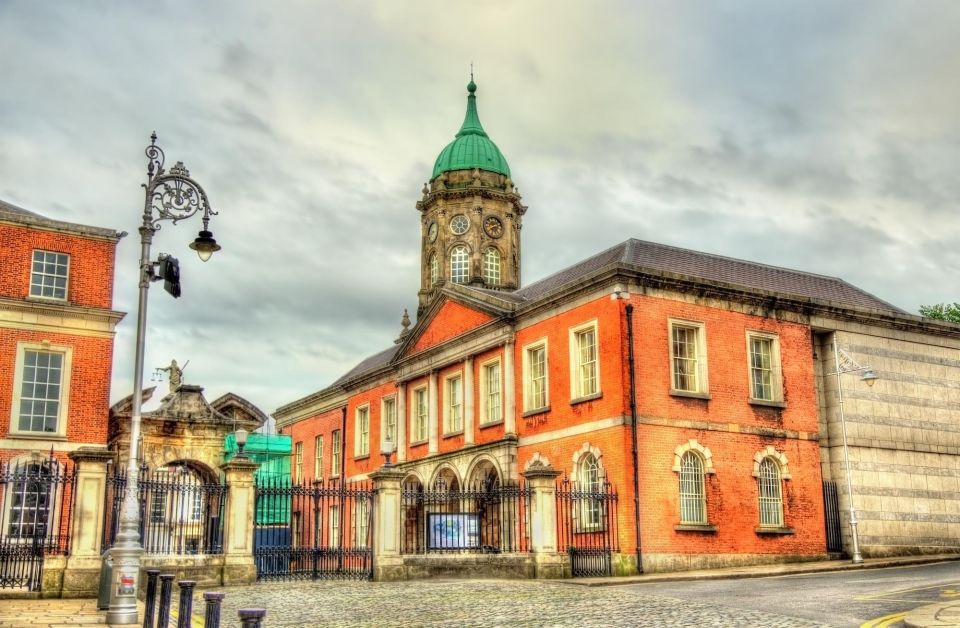 Dublin: Private Exclusive History Tour With a Local Expert. - Languages and Pricing