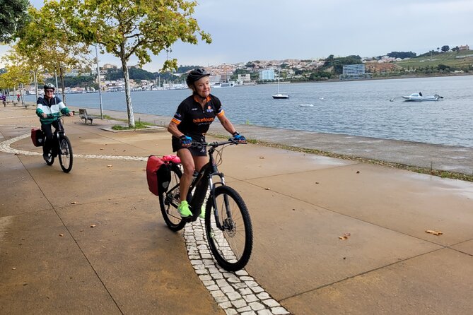 E Bike Porto Downtown and Sightseeing Bike Tour - Private Tour Option Available