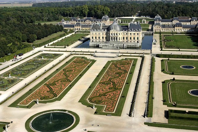 Fontainebleau and Vaux Le Vicomte Chateaux Day Trip From Paris - Key Considerations for Travelers