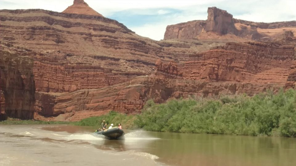 From Moab: Canyonlands 4x4 Drive and Calm Water Cruise - Necessary Gear and Attire