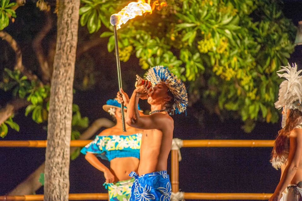 Kailua-Kona: Voyagers of the Pacific Luau With Buffet Dinner - Polynesian Show