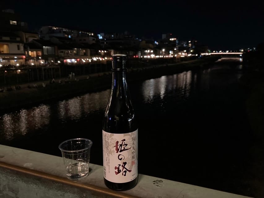 Kyoto: Nighttime Walking Tour in Gion Area With Sake in Hand - Taking in Kyotos Geisha Culture