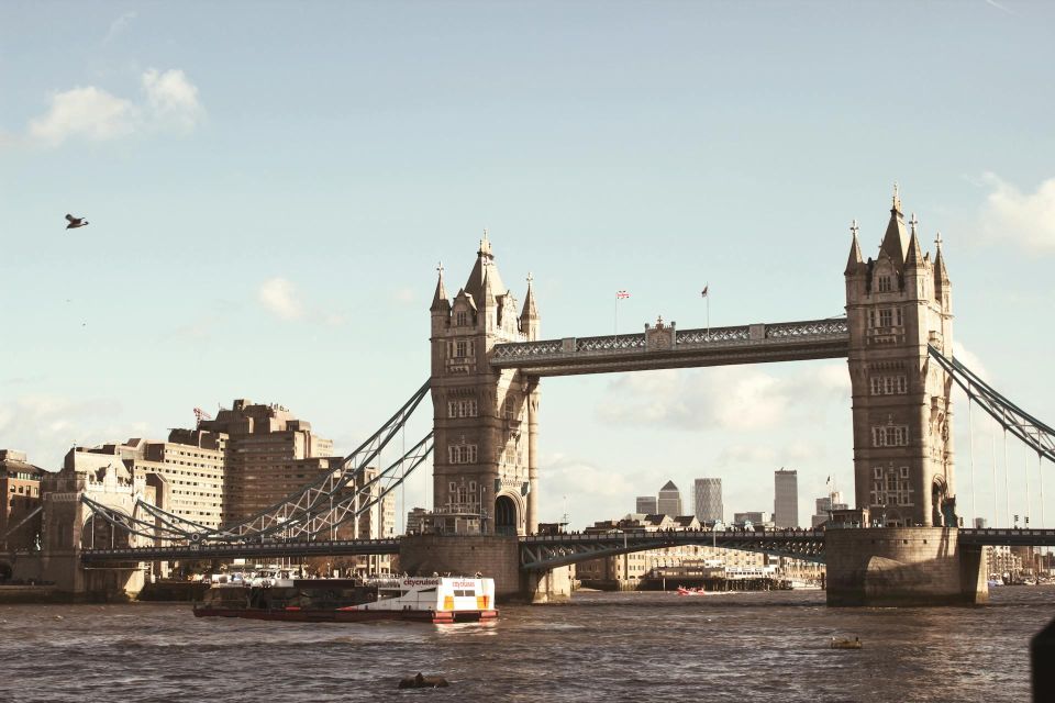 London : Digital Audio Guide for Tower Bridge - Connecting With the Soul of London