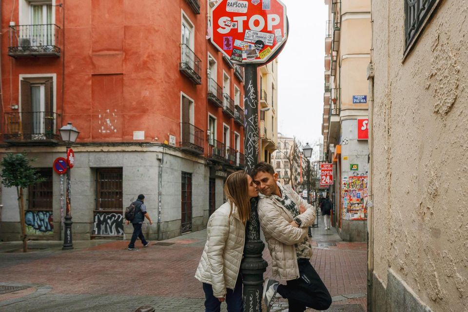 Madrid: Proposal Photoshoot for Couples - Included Entrance Fees