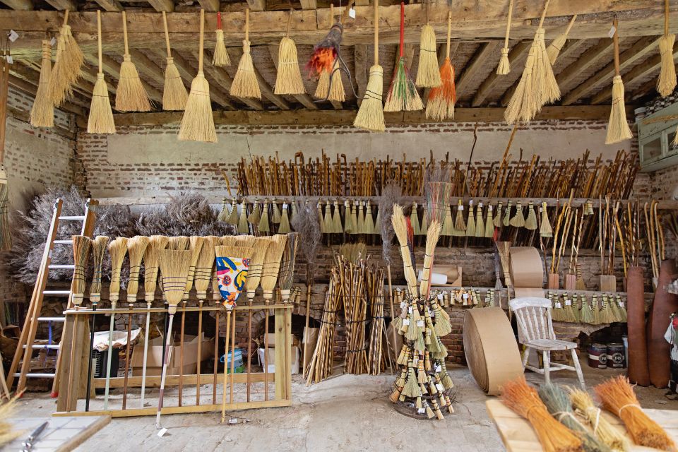 Make Your Own Keyboard Brush at a Traditional Workshop - History of Broom-making