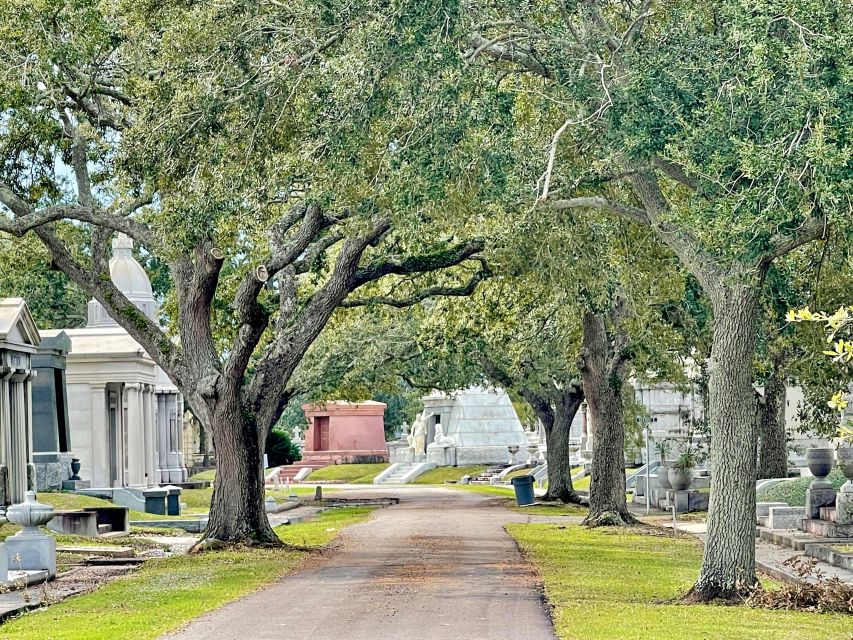 New Orleans: Millionaire's Tombs of Metairie Cemetery Tour - Architectural Wonders of the Cemetery