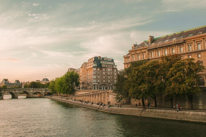 Paris Photography Tour - Self Guided Tour of Paris Top Instagram Spots - Navigating the City