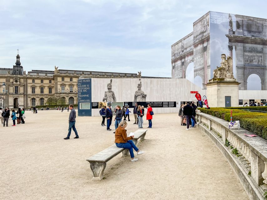 Paris: Timed Louvre Ticket With Host Direct to Mona Lisa - Admiring the Mona Lisa Painting