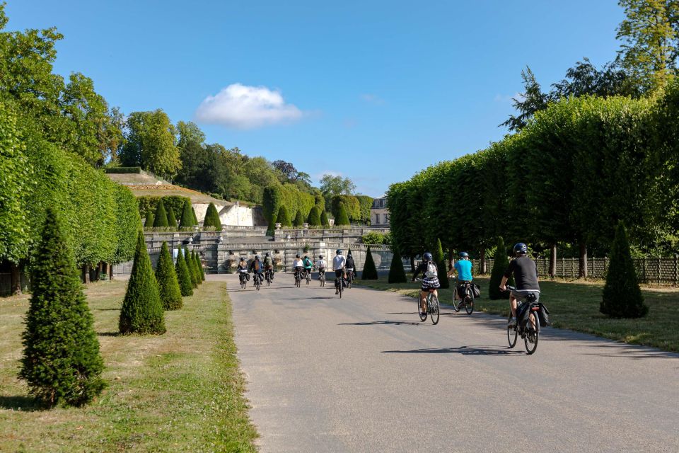 Paris: Versailles Palace & Queen Hamlet E-Bike Tour - Waterproof Gear Inclusions