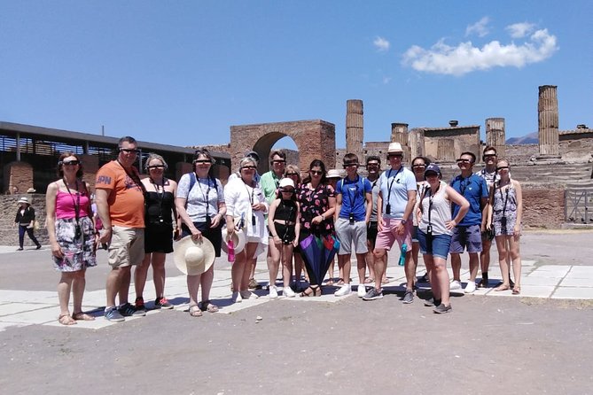 Pompeii: Walking Tour With 3D Glasses and With Entrance Ticket - Language Support