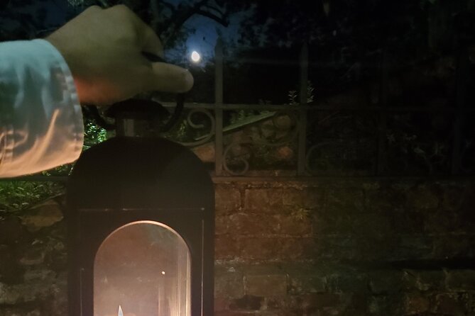 Savannah History and Haunts Candlelit Ghost Walking Tour - Guides and Storytelling