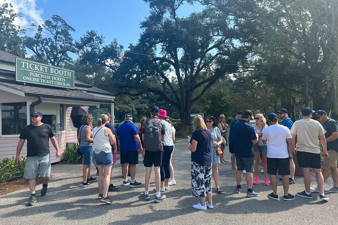 Swamp Boat Ride and Oak Alley Plantation Tour From New Orleans - Wildlife and Nature Spotting