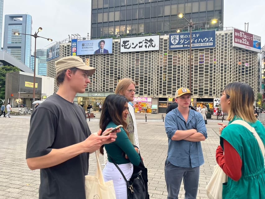 Tokyo:Exploring Shinjuku With Japanese University Students - Exploring the Golden Gai