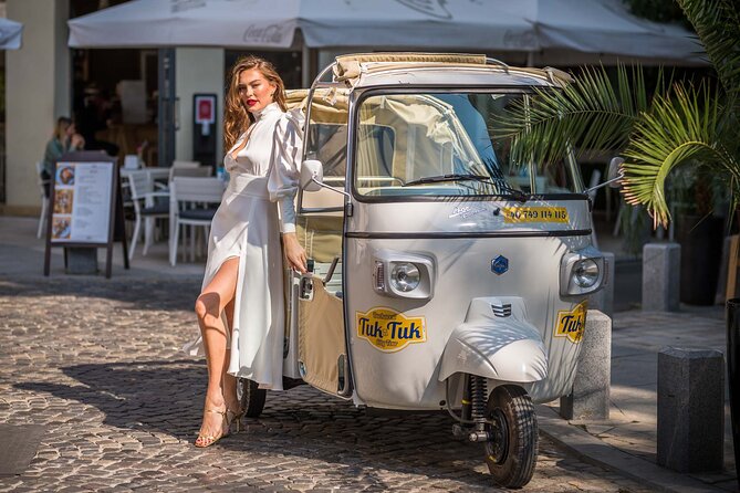 Tuk Tuk Bucharest Romantic Tour - Minibar Included - Private Transportation