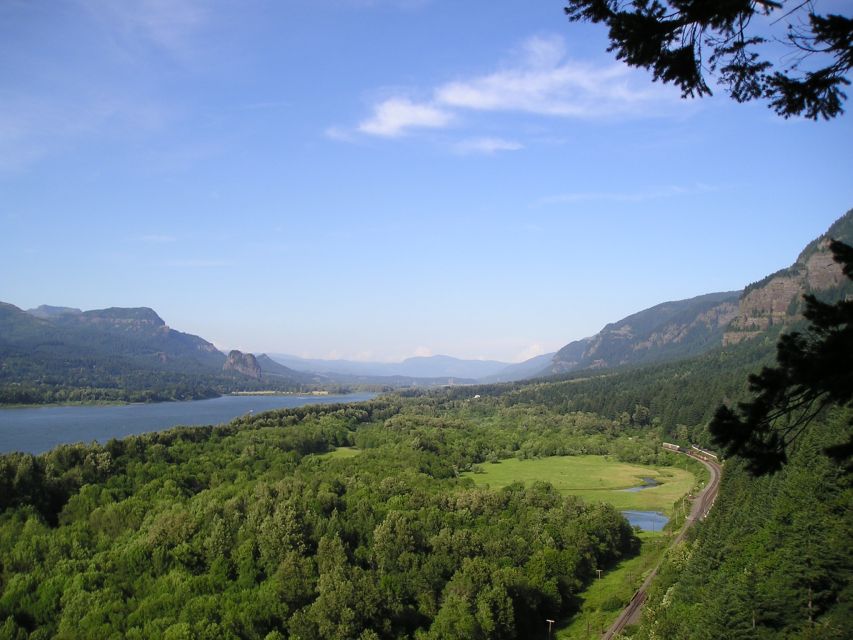 Wonderful Waterfalls Tour: Beyond Portland - Visit to Iconic Vista House