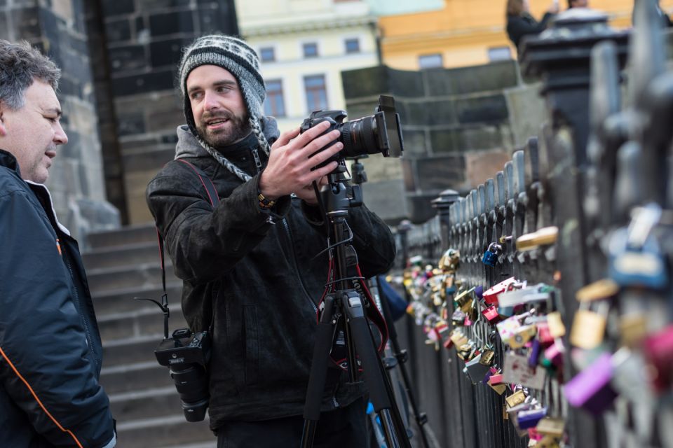 3-hour Walking Photo Tour in Prague - Group Size and Duration