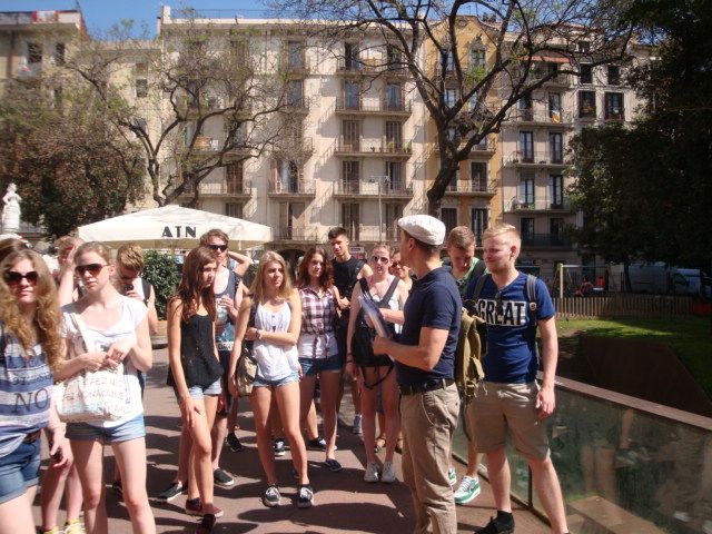 Barcelona: Art Nouveau & Gaudí Tour - Transition From Old to New Barcelona