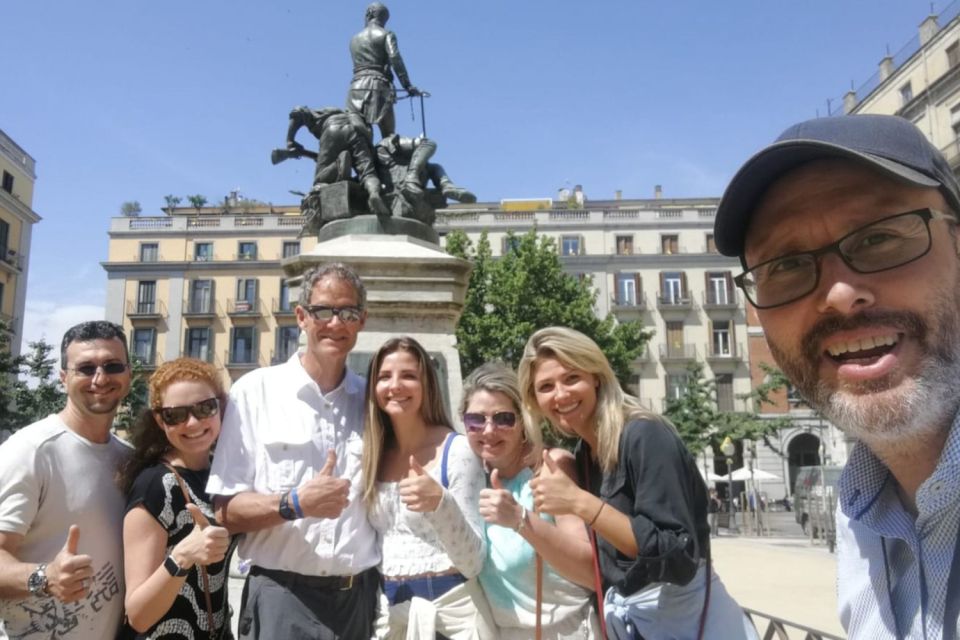 Barcelona Cable Car Sky Views, Magic Fountain & Castle Visit - Tapas and Local Flavors