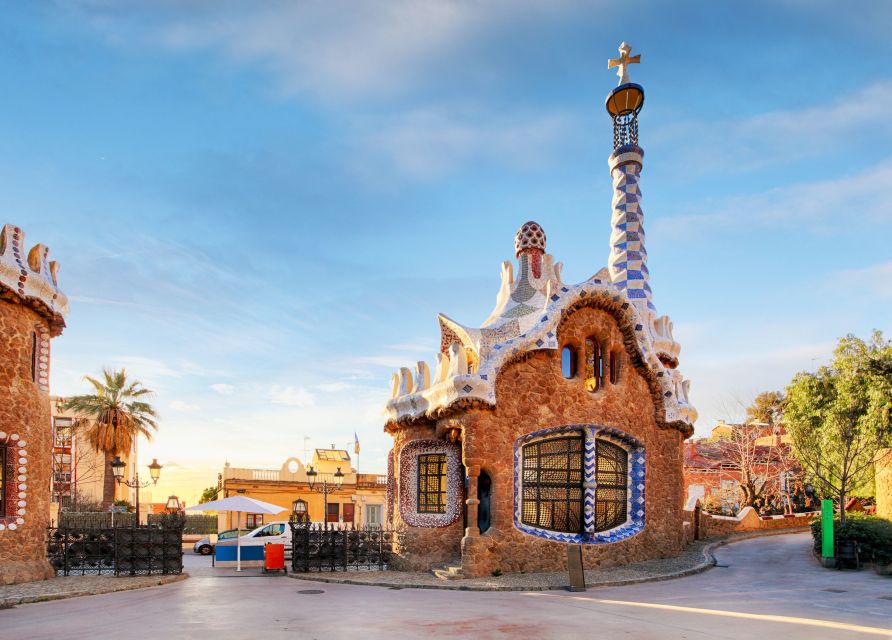 Barcelona: Park Güell Fast-Track Guided Tour - Tour Meeting Location