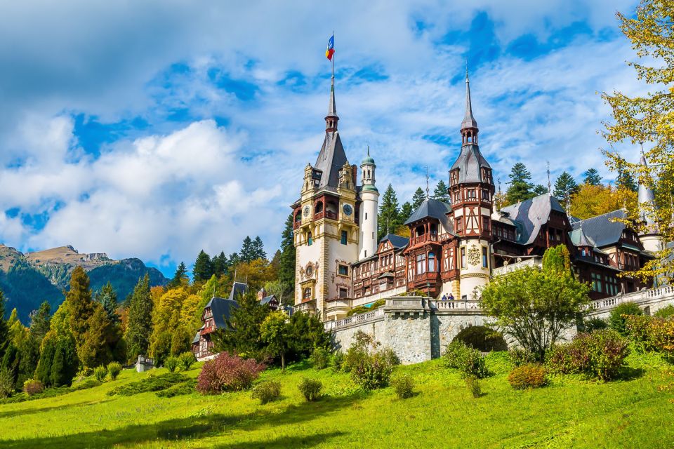 Bucharest: Day Trip to Dracula Castle, Peles Castle & Brașov - Discovering Historic Brașov