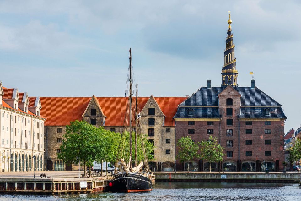 Copenhagen Old Town, Nyhavn, Canal Walking Tour & Christiana - Optional Christianshavn and Church