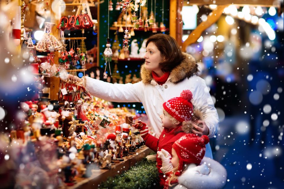 Discovering Dublin on Christmas Walking Tour - Dublin Castle Christmas Market