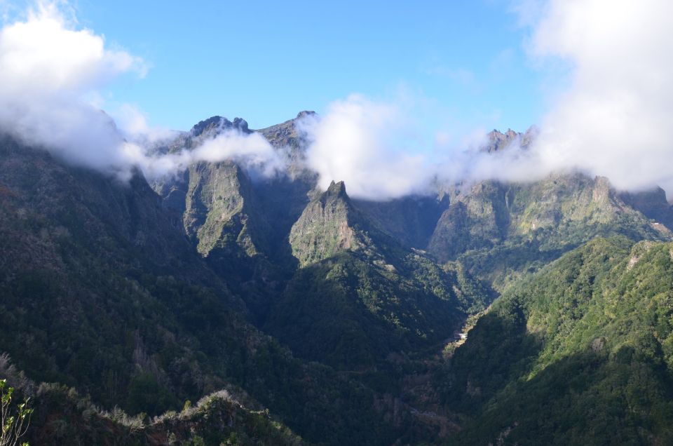 From Funchal: East Tour Madeira 4x4 Jeep Tour Santana Houses - Rum Production at Porto Da Cruz