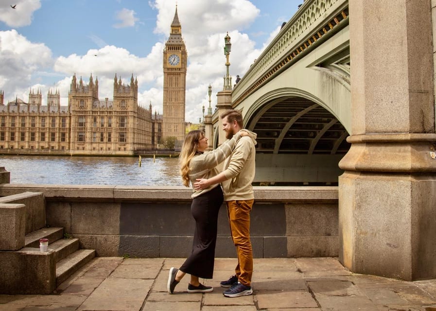 London: Private Landmarks Photoshoot With Video Clip Option - Ideal for Family Portraits