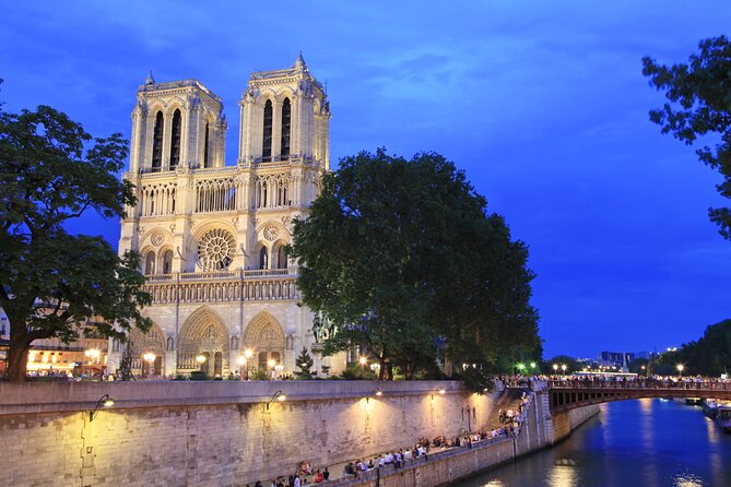 Paris Seine River Dinner Cruise With Champagne and Window Seating - Cruise Duration and Group Size