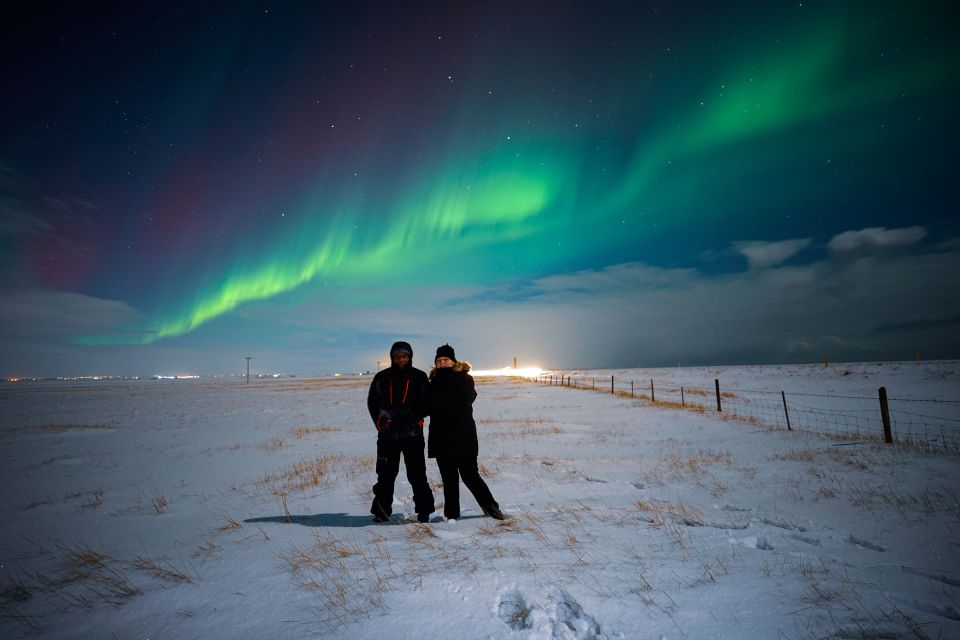 Reykjavik: Northern Lights Tour With Private Photographer - Icelandic Snacks and Drinks