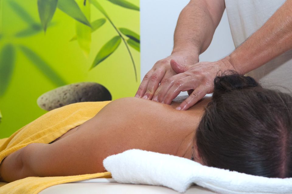 Santorini: Singles Aromatherapy Massage - Accessibility and Suitability