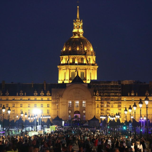 Paris: Night City Tour in a Van for up to 7 People - Frequently Asked Questions