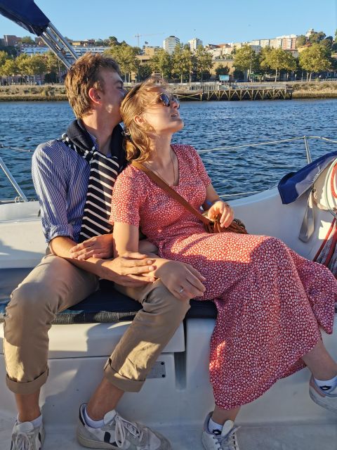 Romantic Tour on a Luxury Sailboat With Vintage Transfer 4H - Frequently Asked Questions