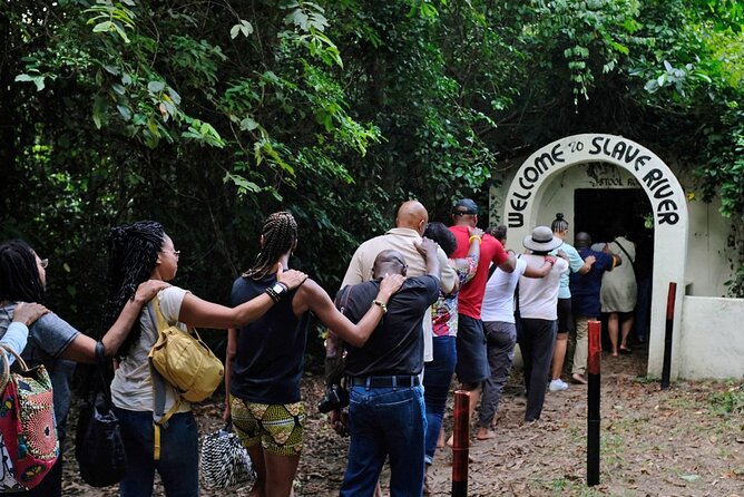 Assin Manso Slaves River and Cape Coast Castle Day Tour - Key Points