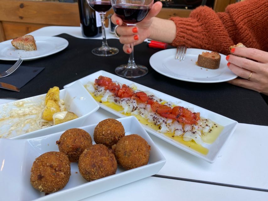 Barcelona: Evening Tapas Tour in the Poble-Sec Neighbourhood - Key Points