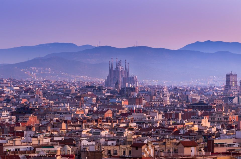 Barcelona: Express Walk With a Local in 90 Minutes - Key Points